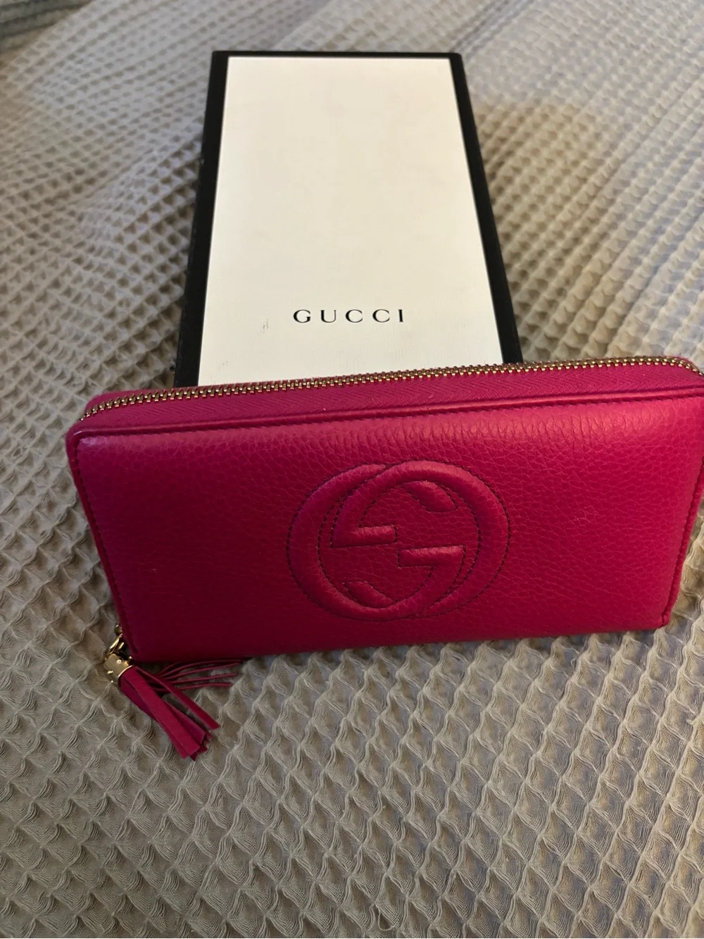 Authentic Gucci Magenta Zip-Around Leather Wallet with Tassel - Picture 8 of 8